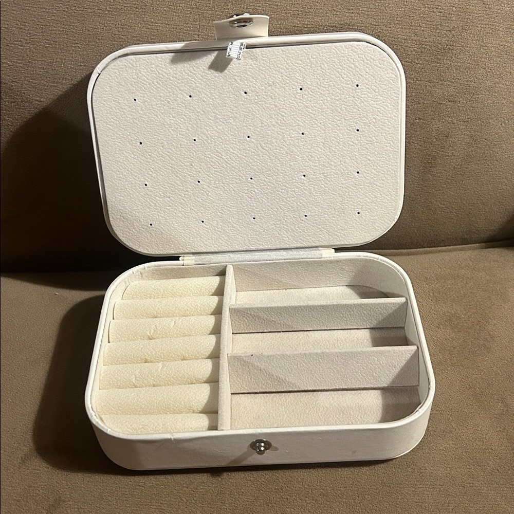 White Bridal Accessory Box - Picture 2 of 3